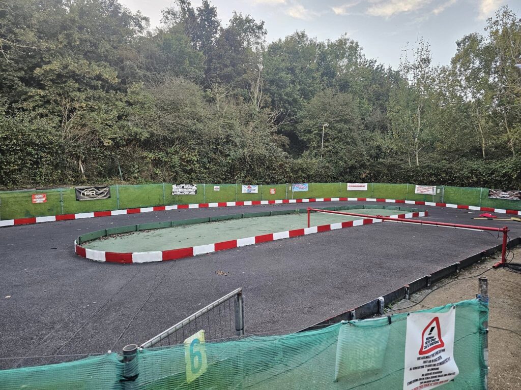 Radio-controlled oval racing