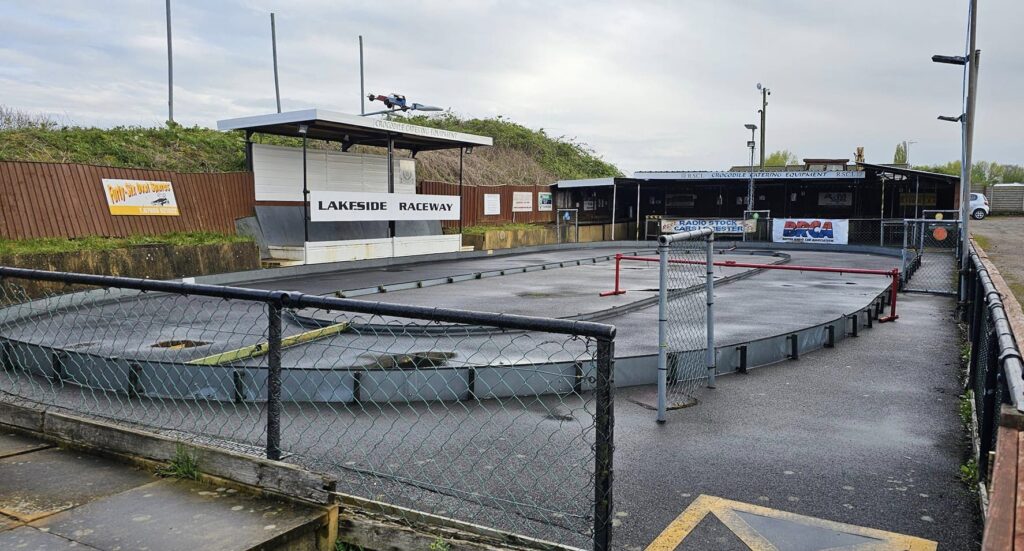 Radio-controlled oval racing